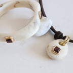 Anillo Crema con selenita berenjena SAIRA - La Petite Sophie