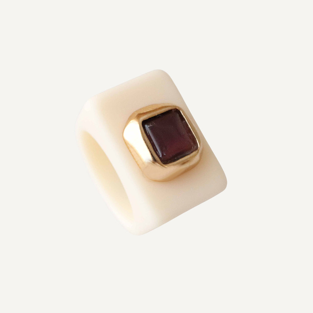Anillo Crema con selenita berenjena SAIRA