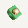Anillo grande color verde con porcelana blanca - La Petite Sophie