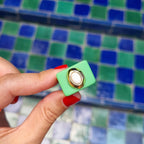 Anillo grande color verde con porcelana blanca - La Petite Sophie