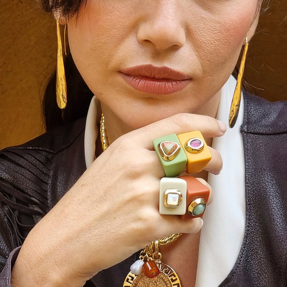Anillo grande color verde pistacho con unakita - La Petite Sophie