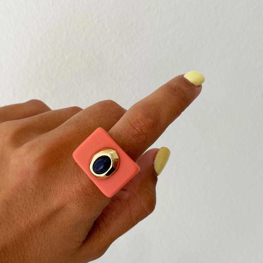 Anillo mujer rosa chicle con piedra natural sodalita - La Petite Sophie