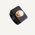Anillo negro con porcelana blanca - La Petite Sophie