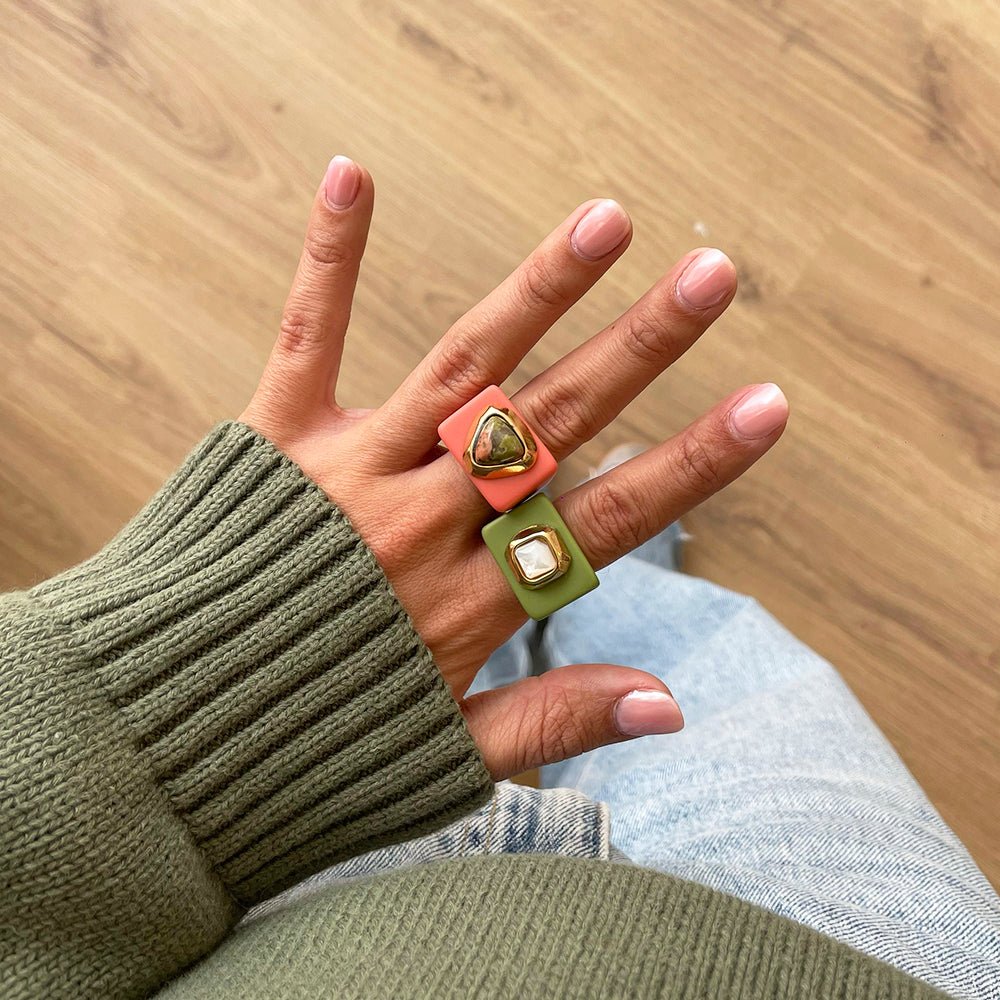 Anillo para mujer color rosa chicle con unakita - La Petite Sophie