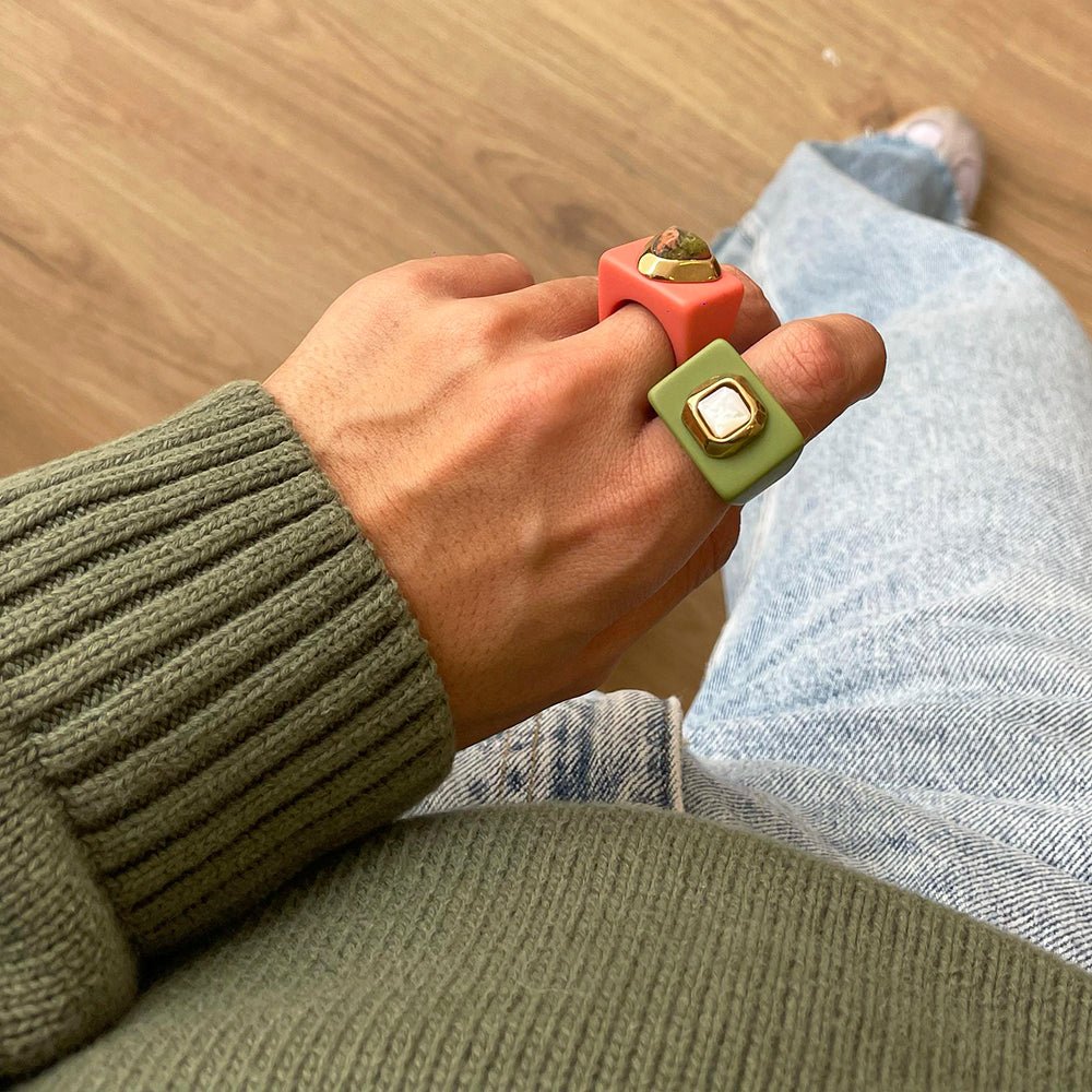 Anillo para mujer color rosa chicle con unakita - La Petite Sophie