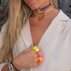 Anillo para mujer fucsia fluor con piedra natural aventurina - La Petite Sophie