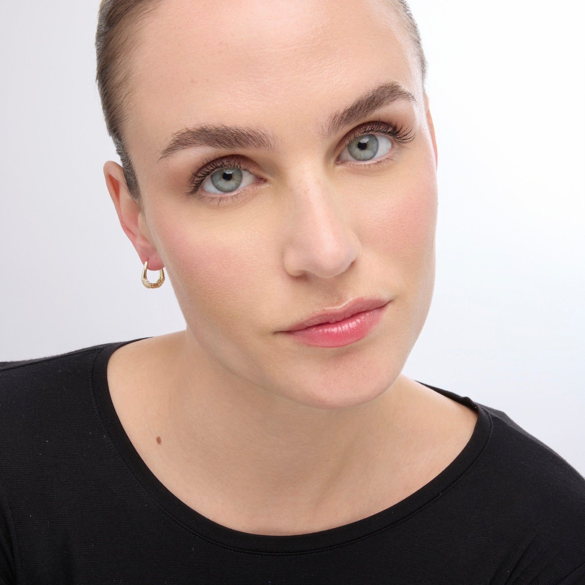 Pendientes acabado oro amarillo de 18k y Circonita Brillante - Redi - La Petite Sophie